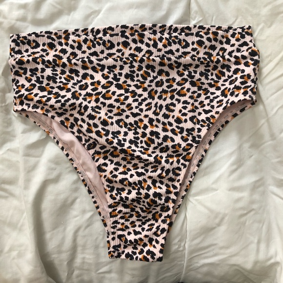 2piece leopard bathing suit from target never worn - Picture 2 of 6